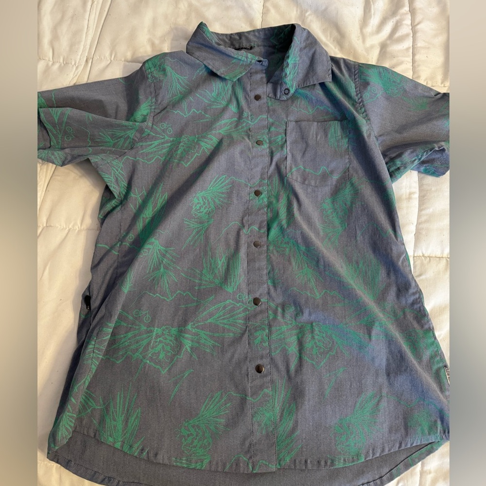 Club Ride Men’s L Mountain Themed Cycling Shirt